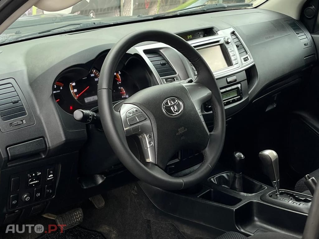 Toyota Hilux 3.0 D-4D 4WD CD Tracker CA