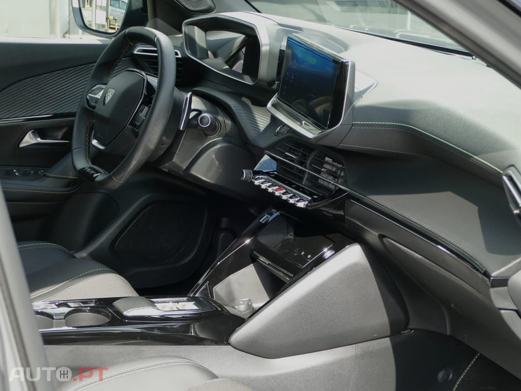 Peugeot 2008 1.2 PureTech GT EAT8