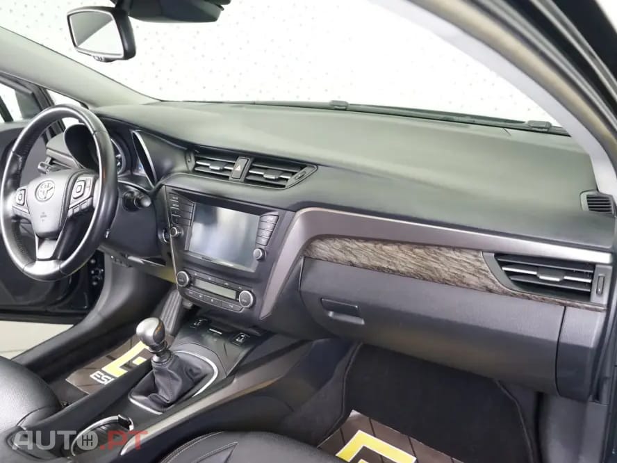 Toyota Avensis Touring Sports 2.0 D-4D Exclusive