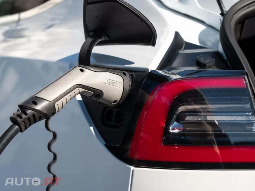 Tesla Model 3 Long-Range Dual Motor AWD