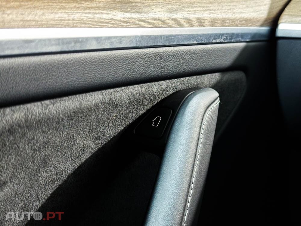 Tesla Model Y Long Range RWD
