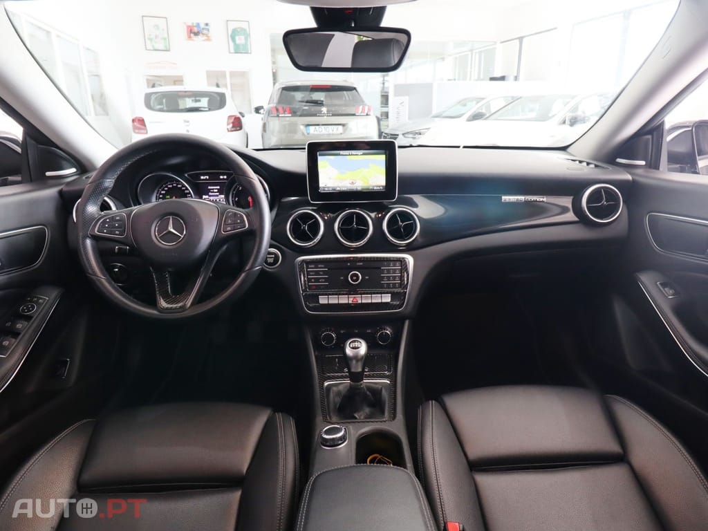 Mercedes-Benz CLA 180 d Shooting Brake — fotografia 8