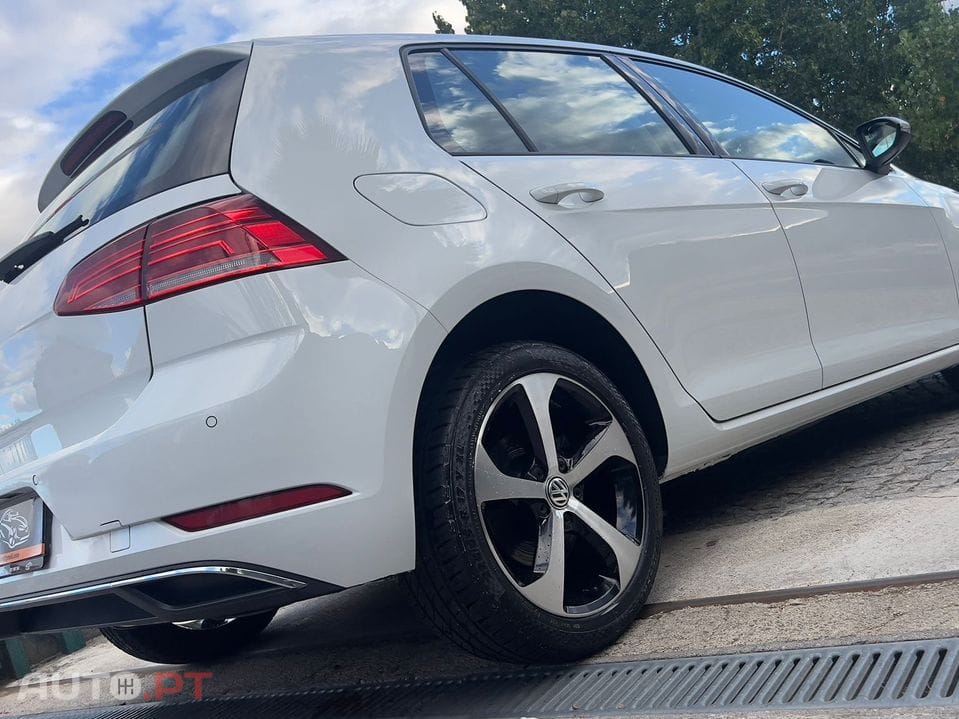 Volkswagen Golf 1.6 TDI Confortline