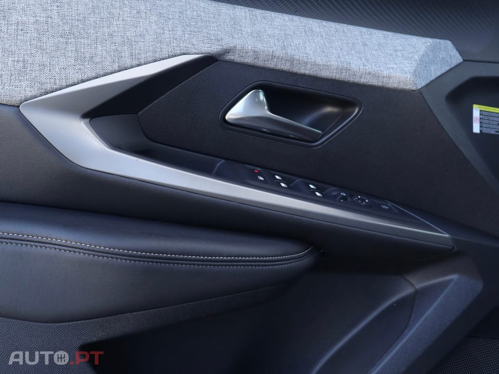 Peugeot 3008 1.2 Hybrid Allure e-DCS6