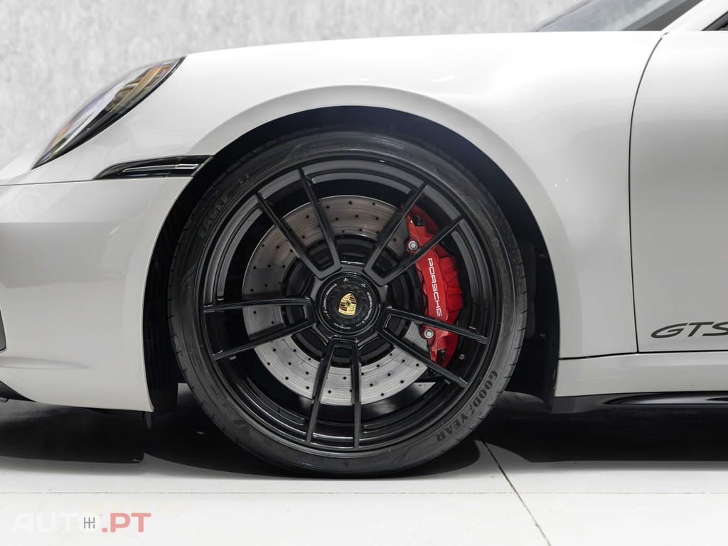 Porsche 911 Carrera 4 GTS Cabriolet