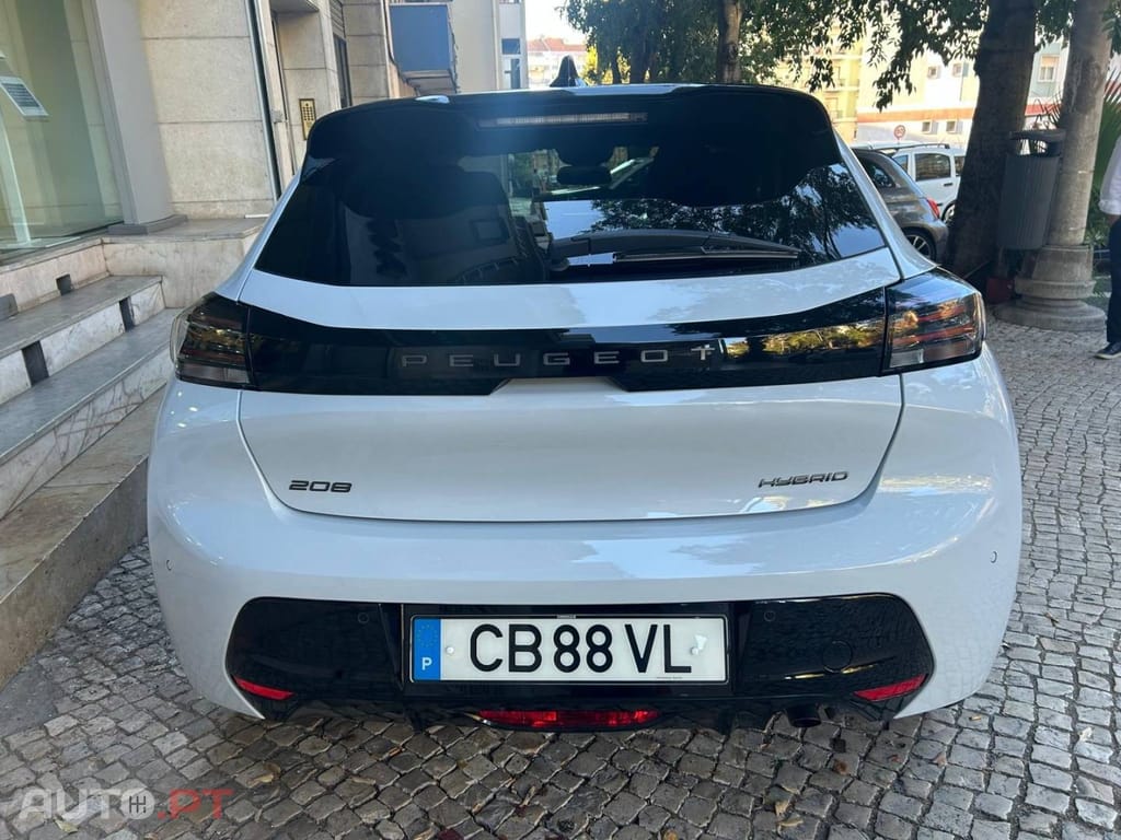 Peugeot 208 1.2 Hybrid Allure e-DCS6