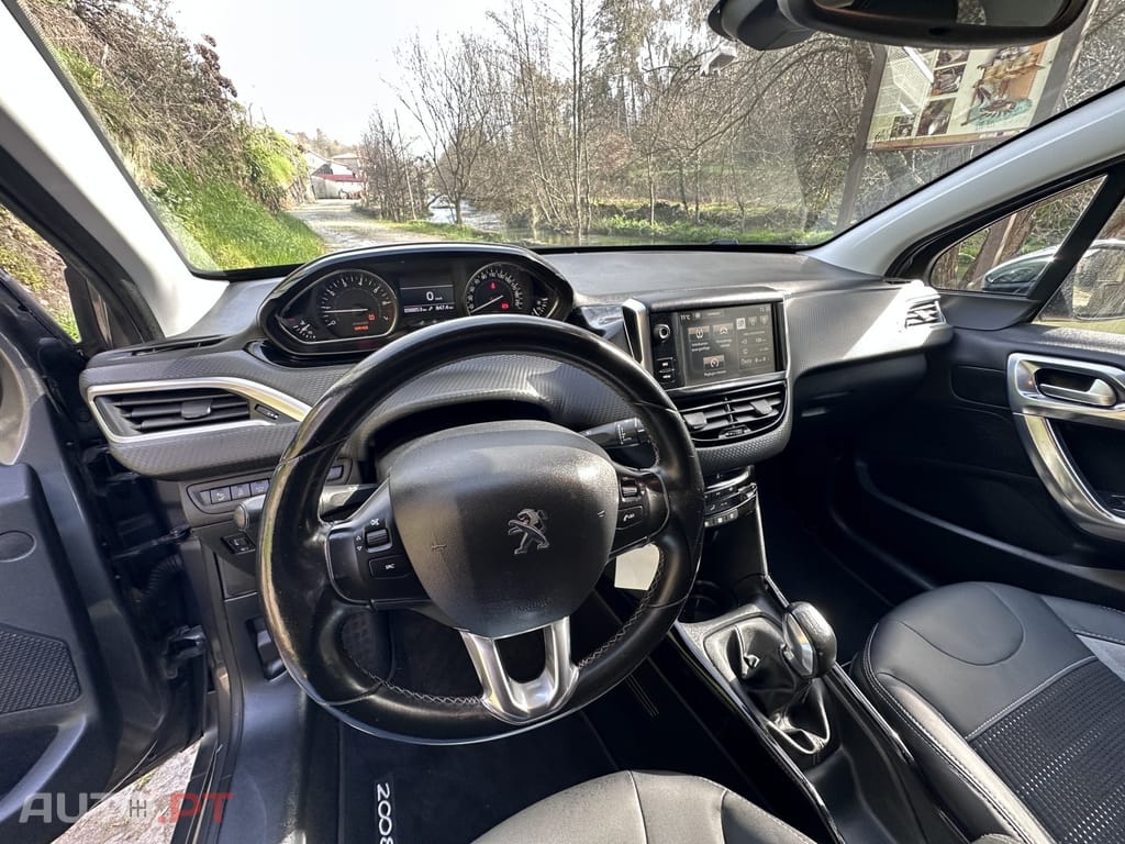 Peugeot 2008 PureTech 100 Allure
