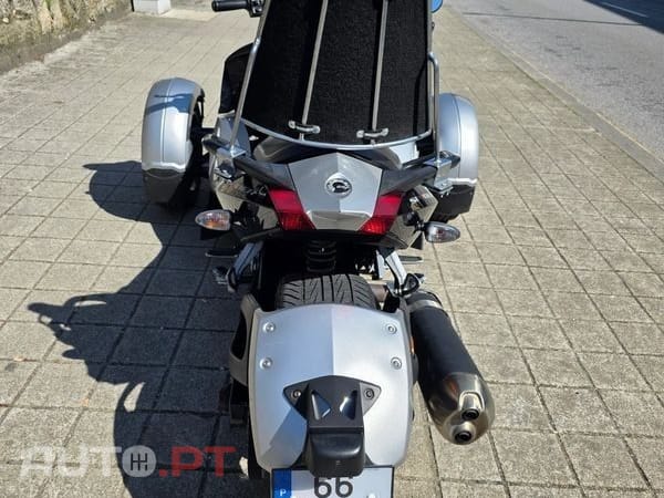 Bombardier CAN AM SPYDER