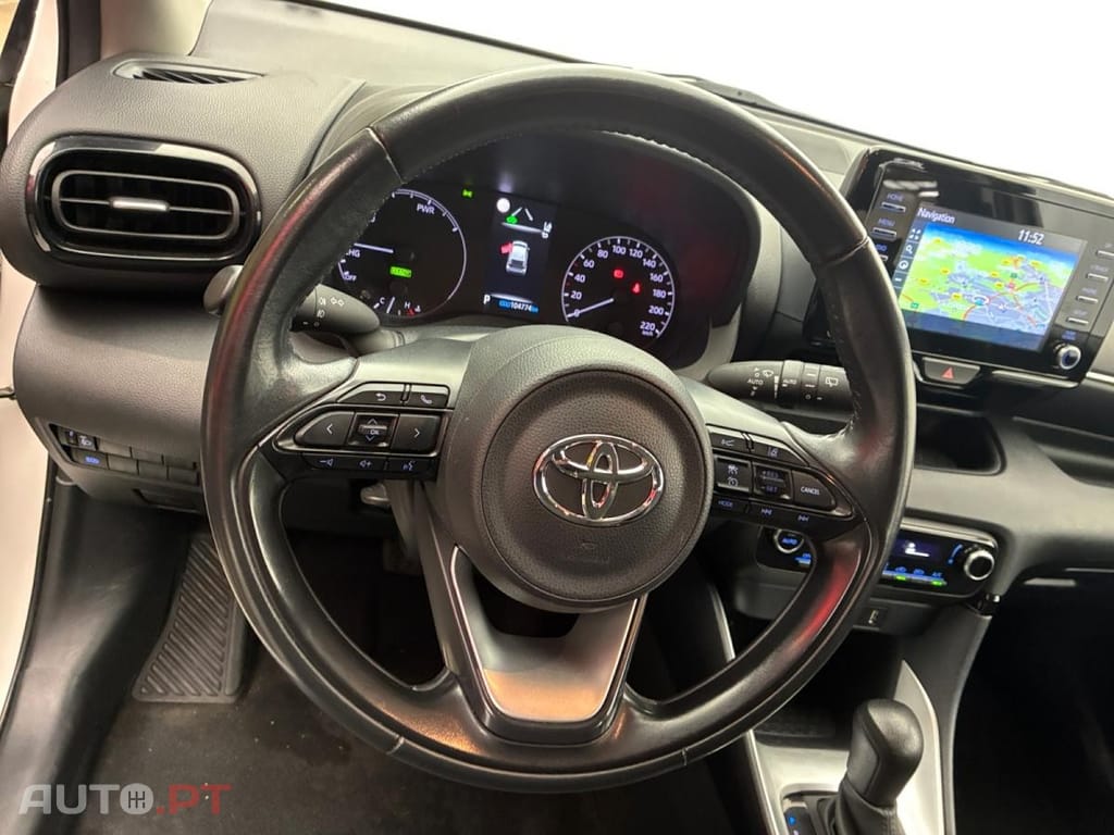 Toyota Yaris 1.5 Hybrid Dynamic Business + Zero Academy