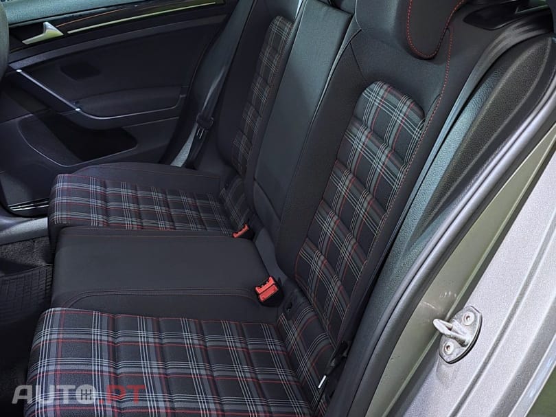 Volkswagen Golf GTI Performance BlueMotion DSG