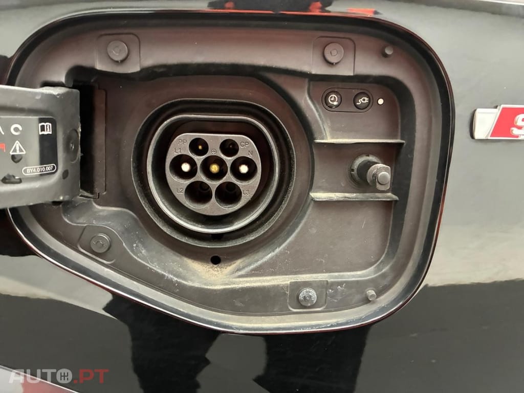 Audi Q3 45 TFSIe S line S tronic