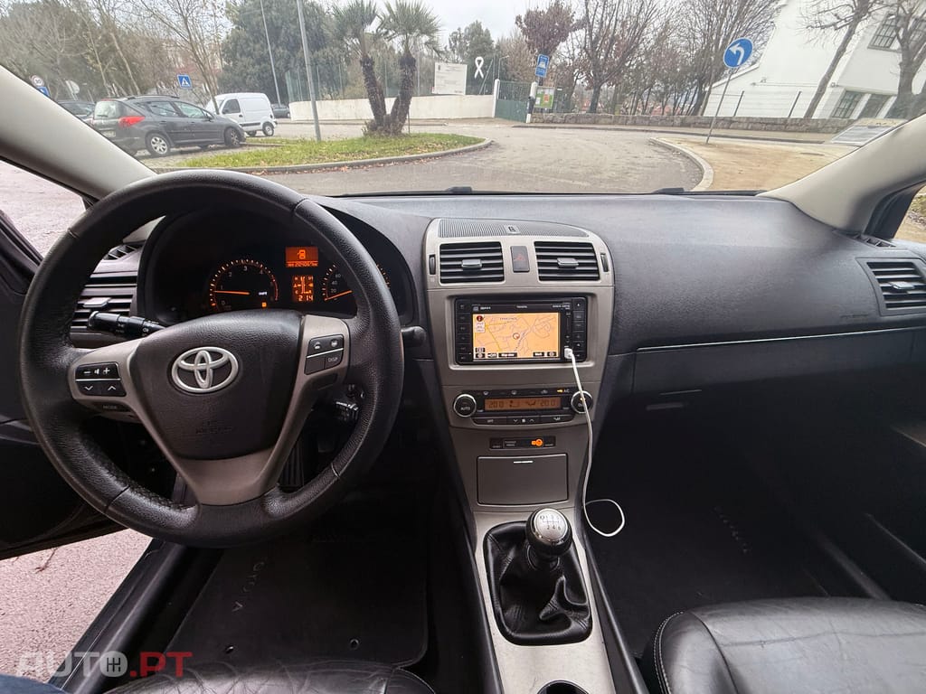 Toyota Avensis TOYOTA AVENSIS 2.0 D4D LUXURI+GPS+PELE+MULTIMÉDIA