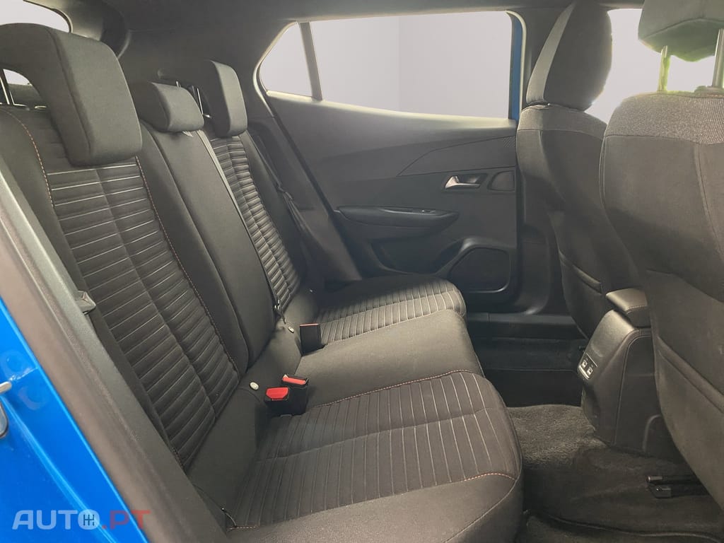 Peugeot E-2008 50 kWh Active Pack