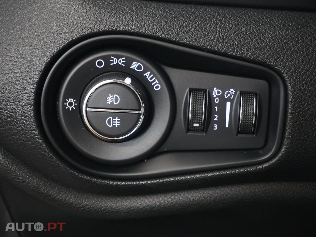 Jeep Renegade 1.6 MJD Night Eagle