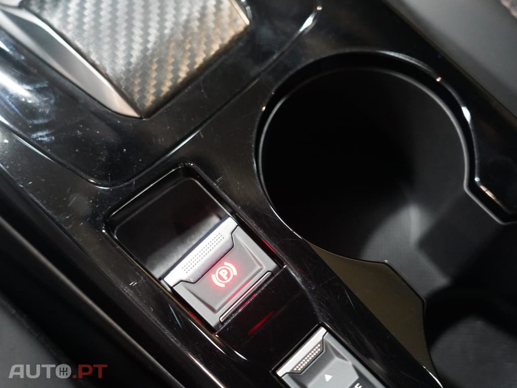 Peugeot 2008 1.2 Hybrid Allure e-DCS6