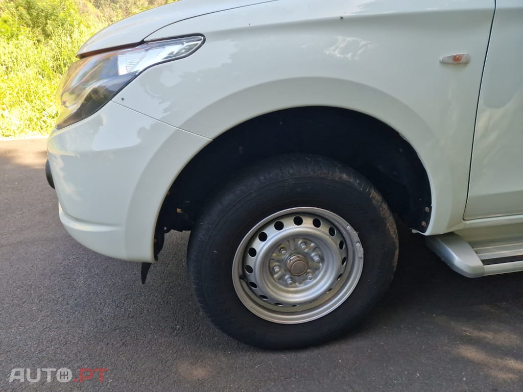 Mitsubishi L200 2.3 DI-D CD Invite 2WD
