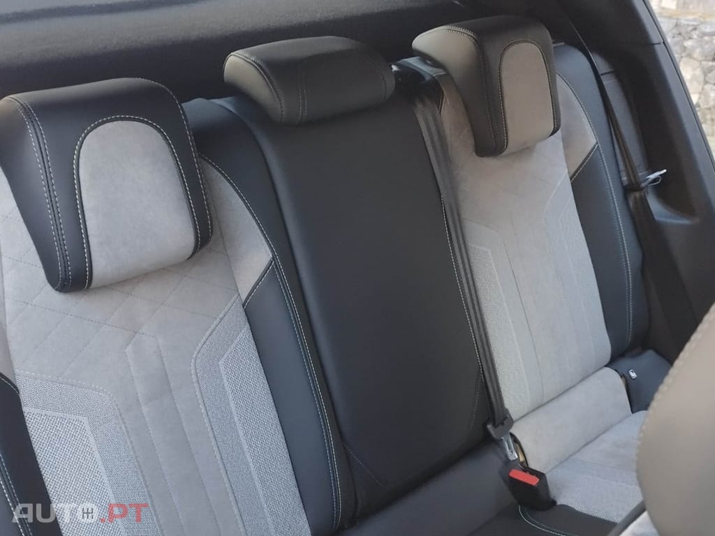 Peugeot E-2008 50 kWh GT