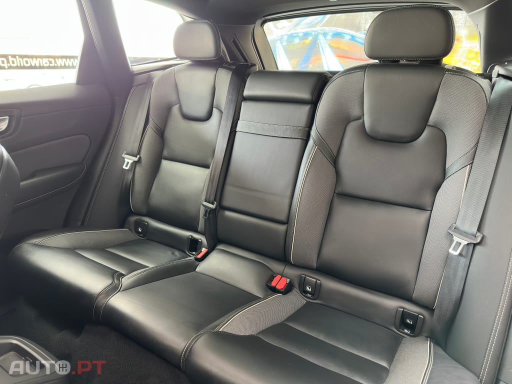 Volvo XC60 2.0 T8 PHEV R-Design AWD