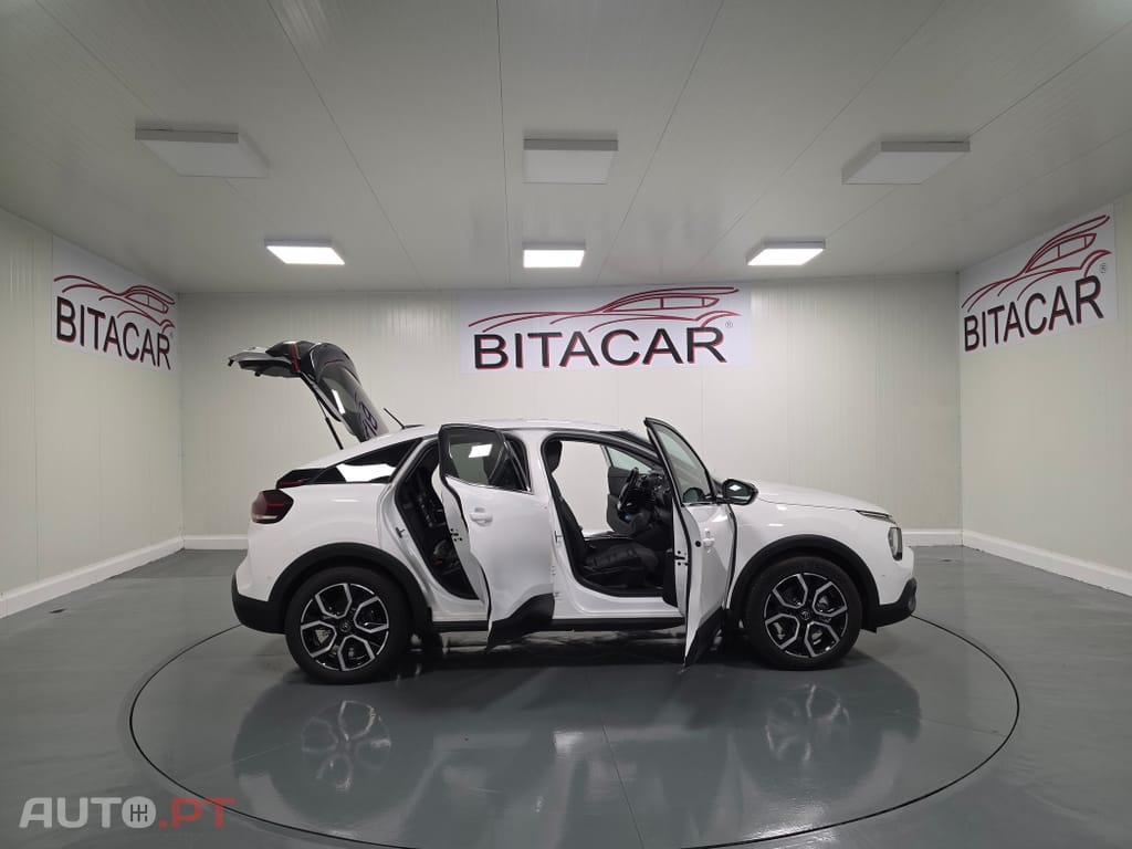 Citroën e-C4 50 kWh Shine — fotografia 61