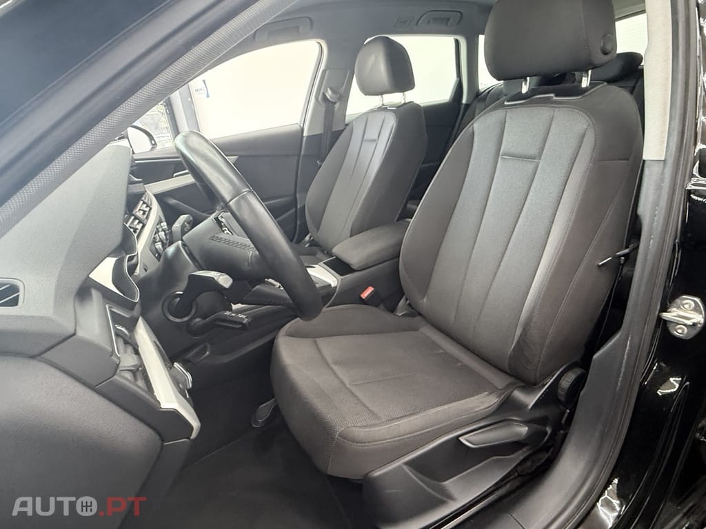 Audi A4 Avant 30 TDI Advanced S tronic — fotografia 15