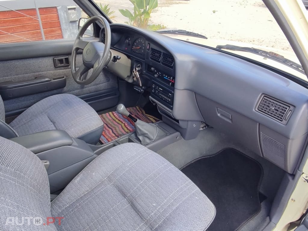 Toyota Hilux 2.4 D LN150LT C.Extra