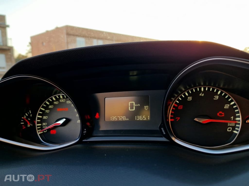 Peugeot 308 1.2 PureTech Allure J17
