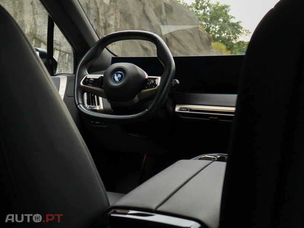 BMW iX xDrive 50 Pack Desportivo