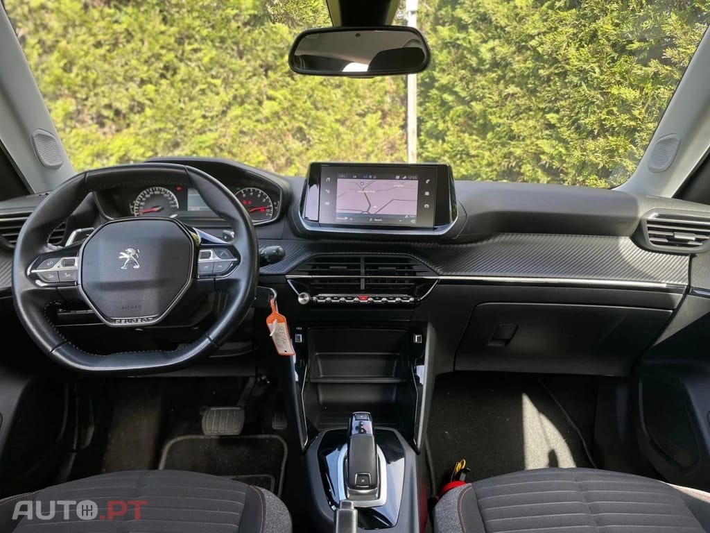Peugeot 2008 1.2 PureTech Active Pack EAT8 — fotografia 5