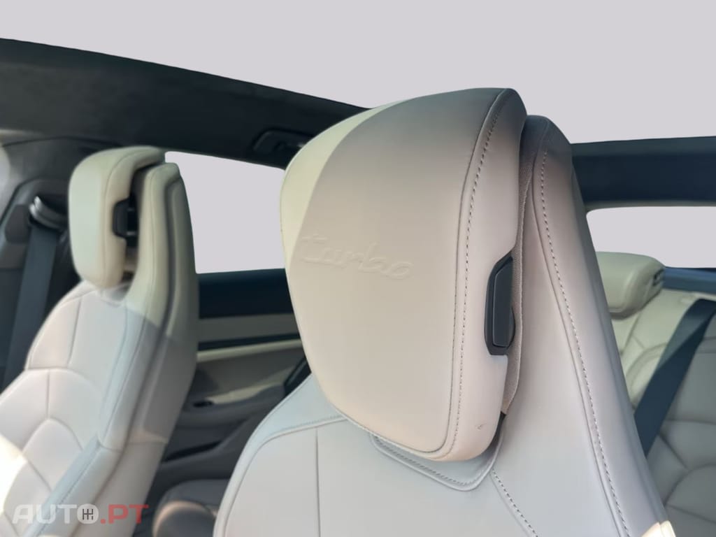 Porsche Taycan Turbo  BOSE I.V.A DEDUTIVEL