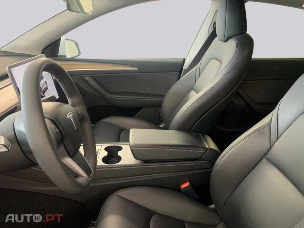 Tesla Model Y Standard Range RWD