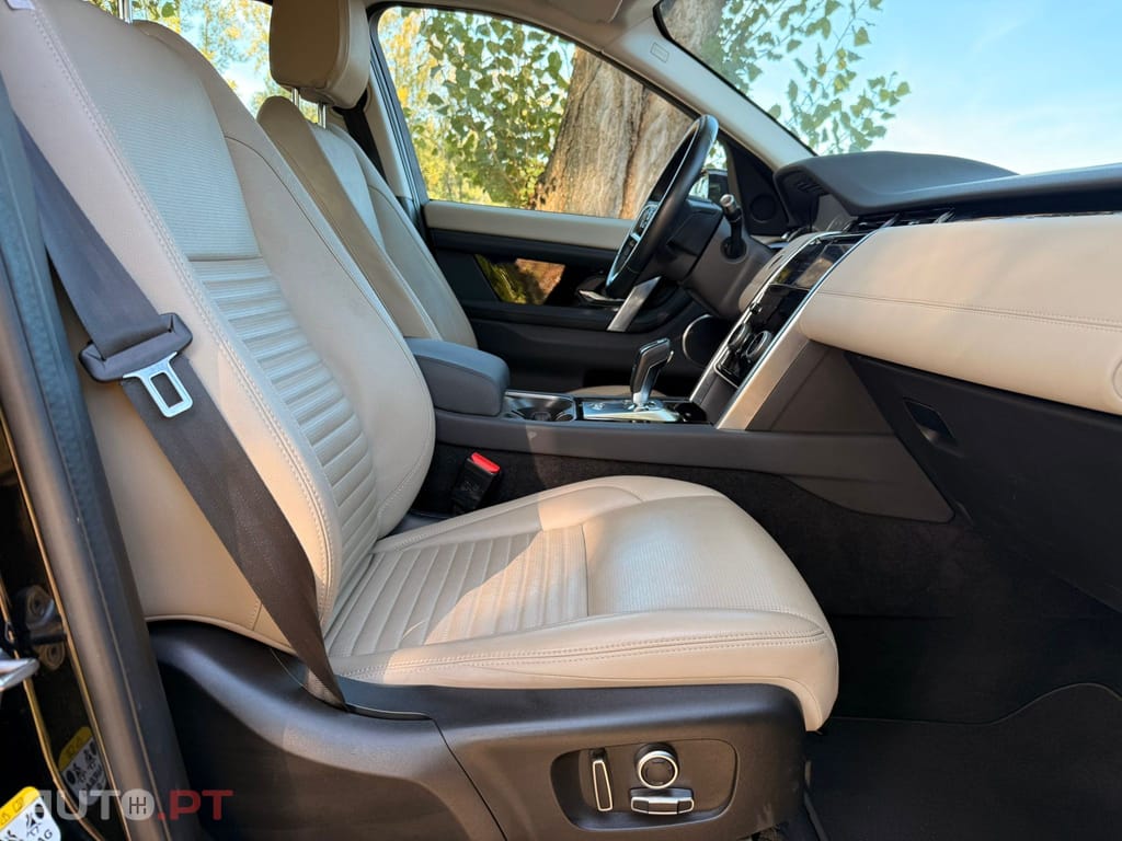Land Rover Discovery Sport P300e