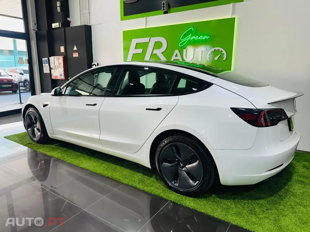 Tesla Model 3 Standard Range Plus RWD