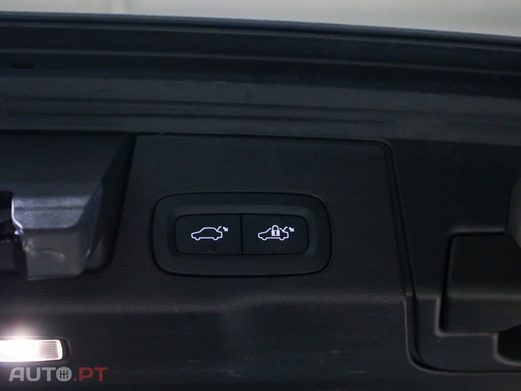 Volvo XC60 2.0 T6 PHEV Plus Dark AWD