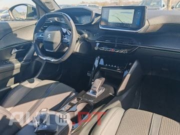 Peugeot 2008 1.2 PureTech Signature EAT6