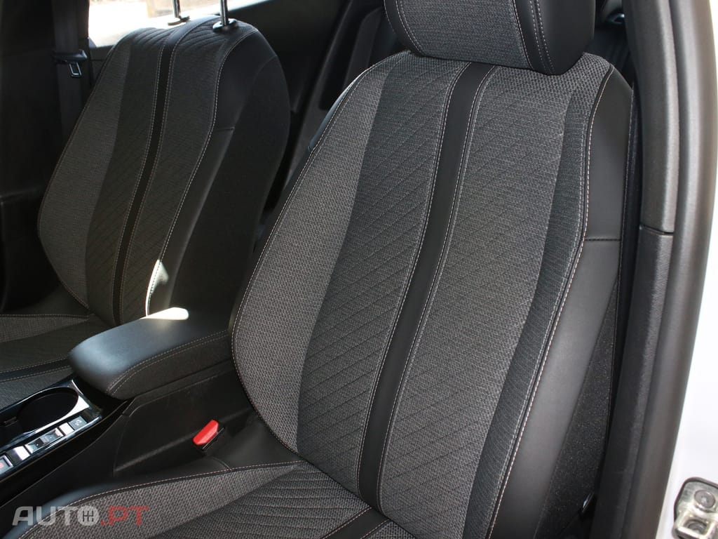 Peugeot 2008 1.2 PureTech Allure