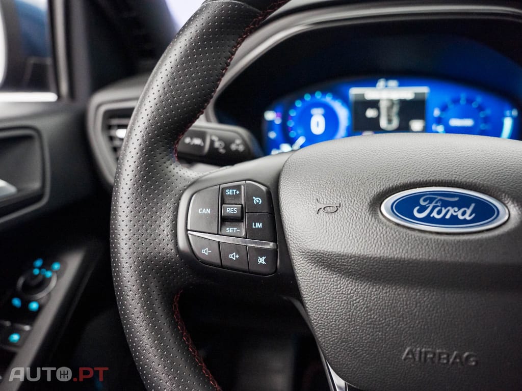 Ford Focus SW 1.0 EcoBoost MHEV ST-Line X
