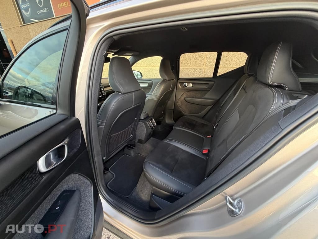 Volvo XC40 1.5 T2 Plus Dark Auto