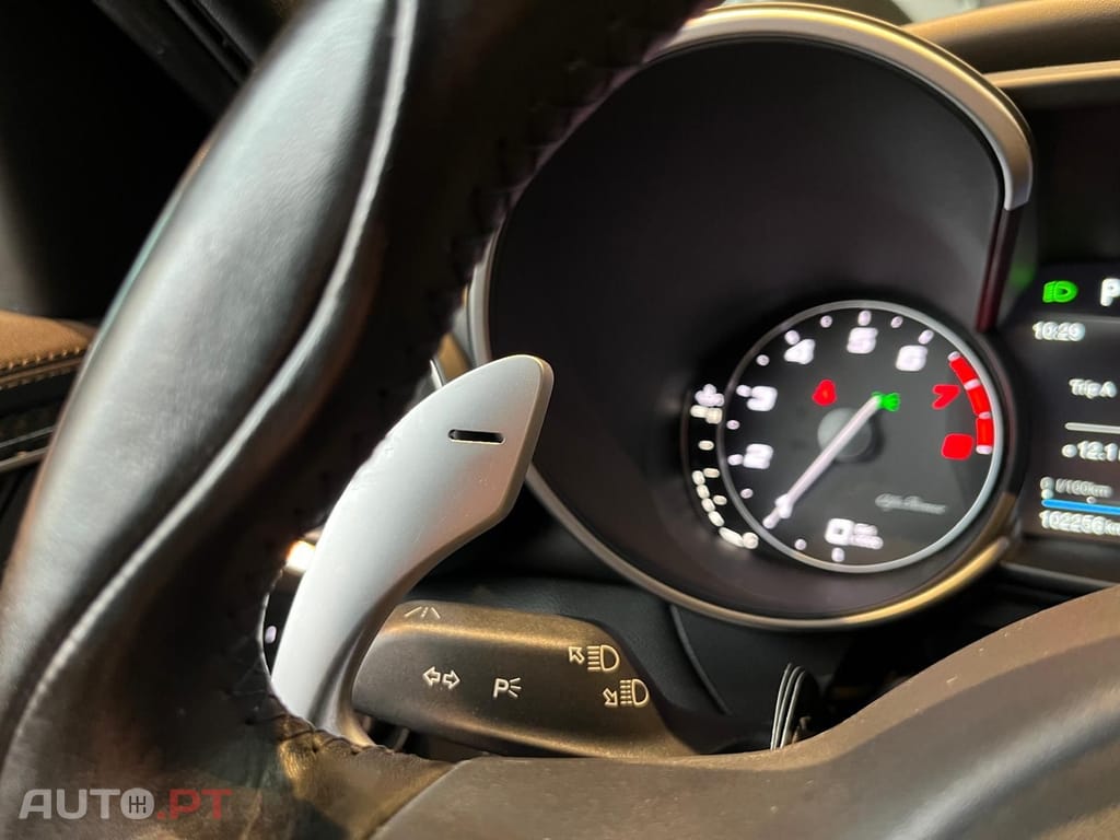 Alfa Romeo Giulia Quadrifoglio bi-turbo 510cv