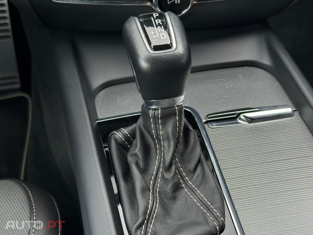 Volvo V60 2.0 D3 R-Design Geartronic