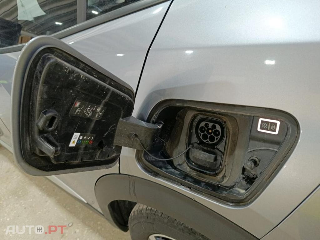 Peugeot E-2008 50 kWh Allure Pack