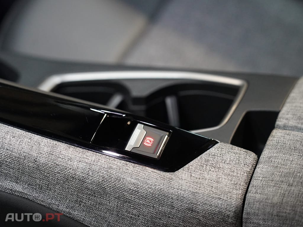 Peugeot 3008 1.2 Hybrid Allure e-DCS6