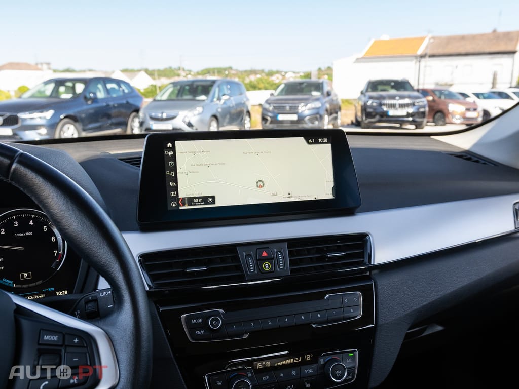 BMW X1 xDrive25e Advantage — fotografia 19