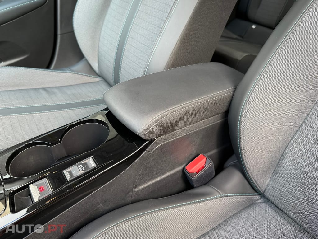Peugeot 208 PureTech 100 EAT8 Allure