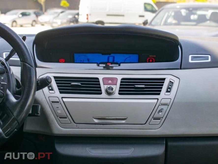 Citroen C4 Picasso Outro