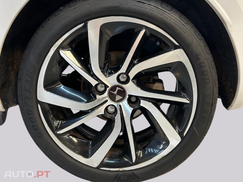 DS DS3 1.2 PureTech GIVENCHY