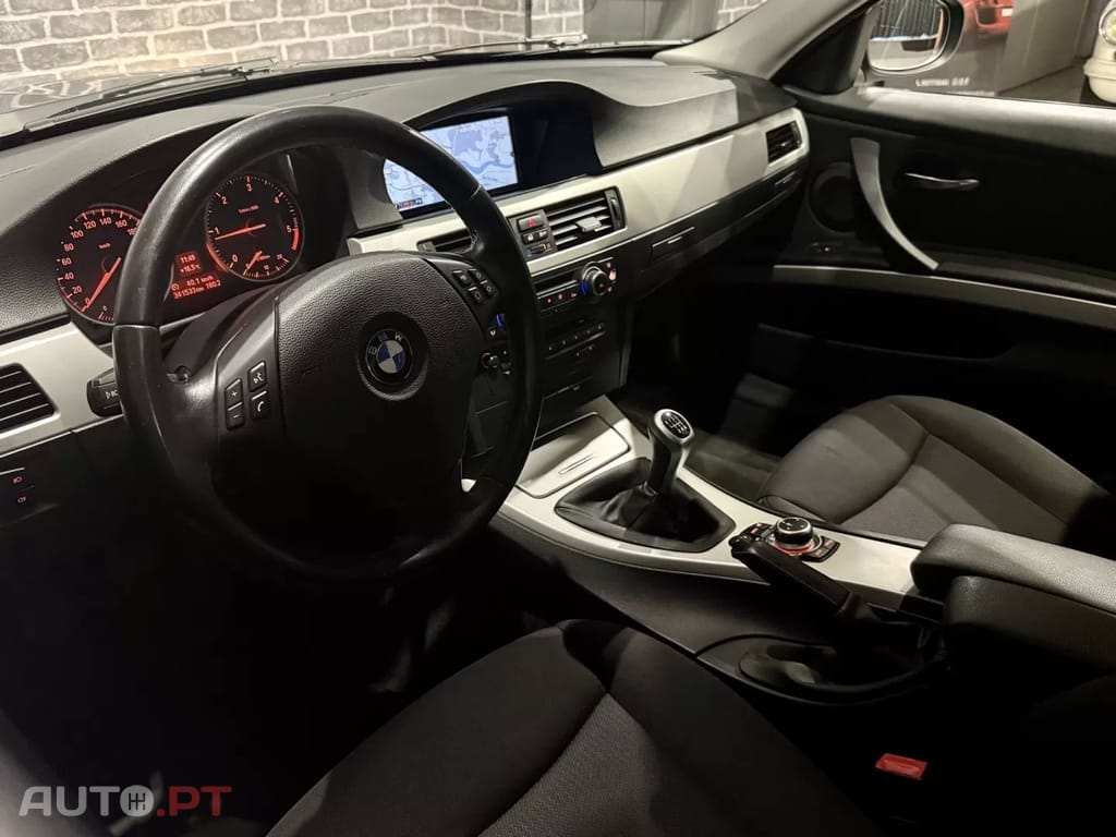 BMW 318 d Touring Navigation Sport