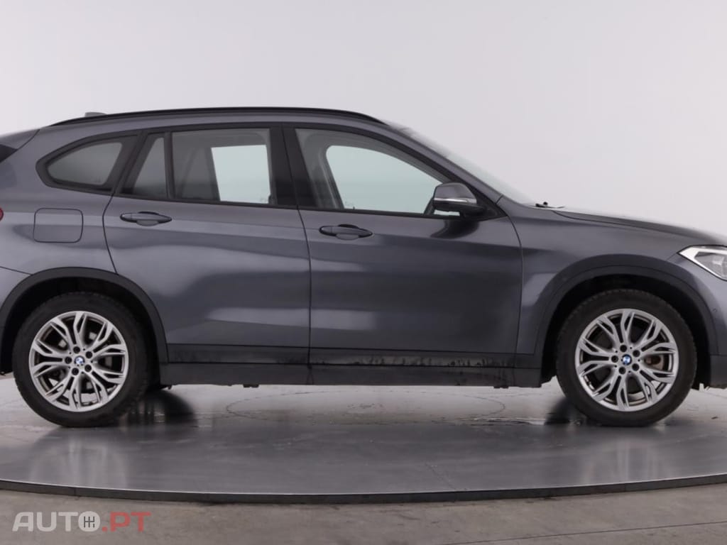 BMW X1 25 e xDrive — fotografia 8