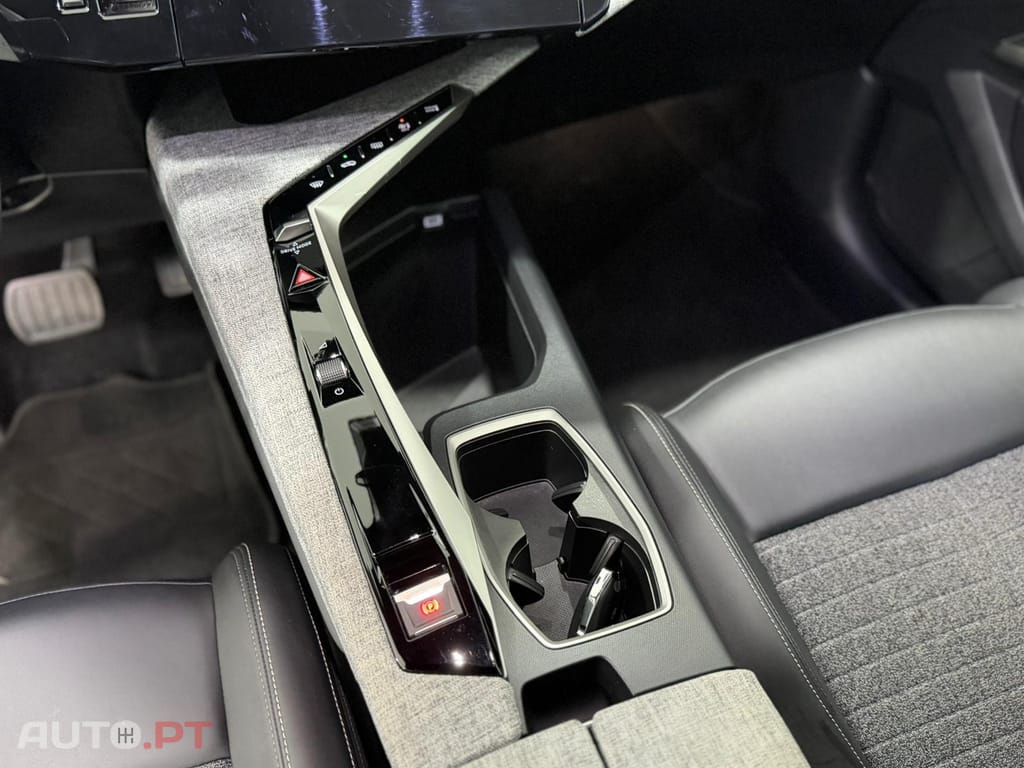 Peugeot 3008 1.2 Hybrid Allure e-DCS6
