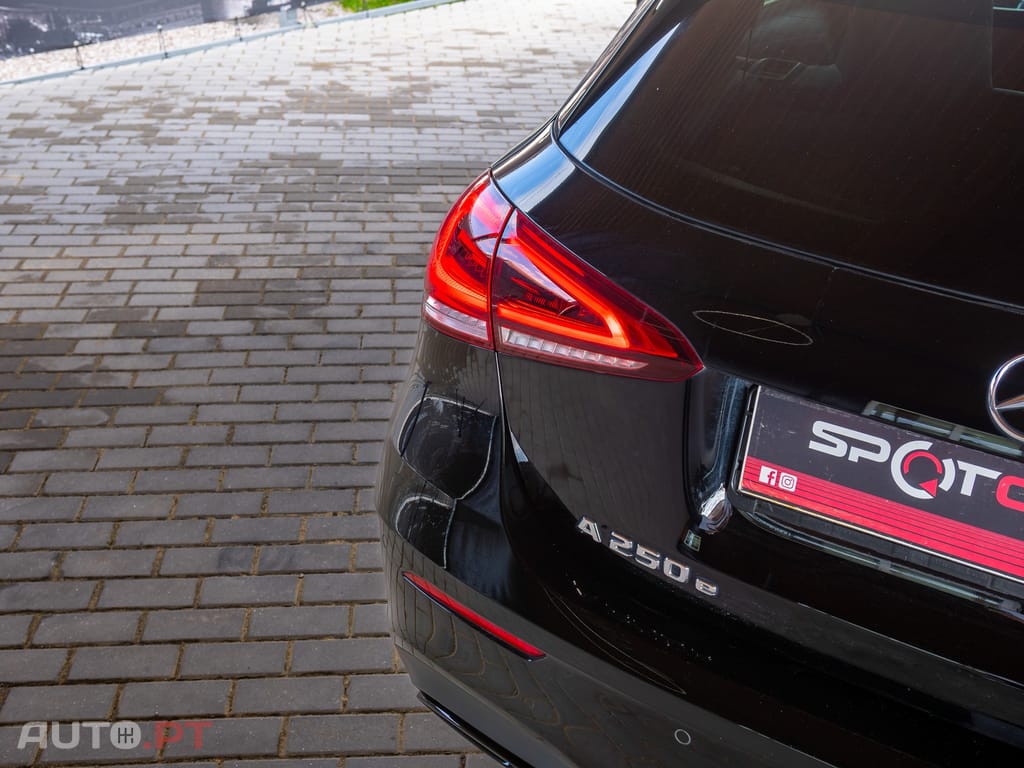 Mercedes-Benz A 250 e AMG Line