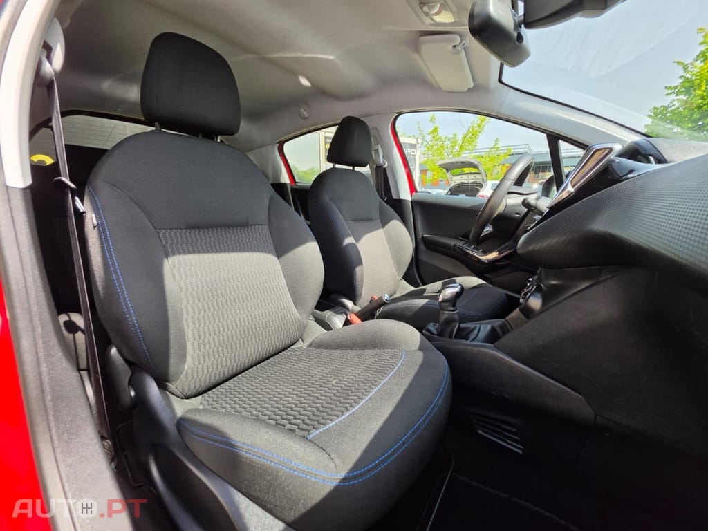 Peugeot 208 1.2 PureTech Signature